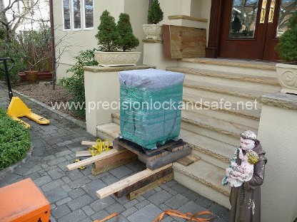 Delivering one of our restored safes (safe moving)